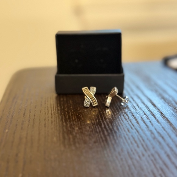 Sterling Silver “X” with black stones stud earrings with backs and box - Picture 3 of 5